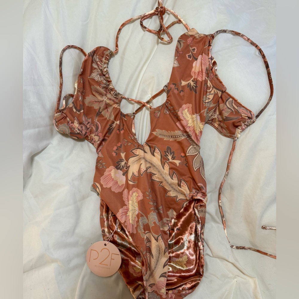 NWT P2FM 1 PIECE REVERSIBLE SWIM